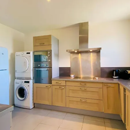 Willa A Proximite De La *