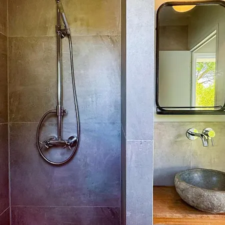 A Proximite De La 圣马丹德雷