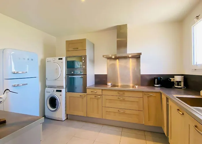 Villa A Proximite De La *