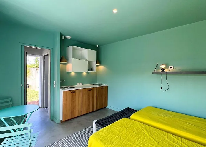 A Proximite De La Villa *